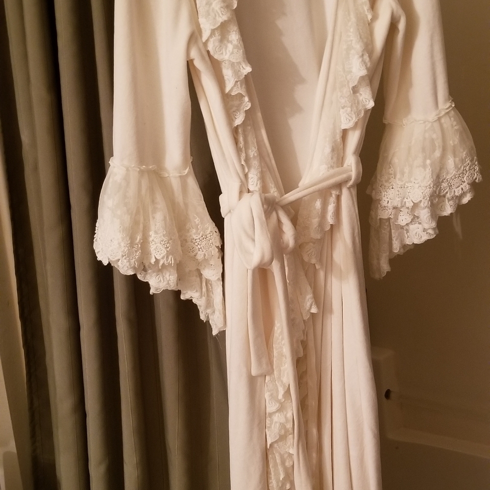 Victorian Trading co. Victorian robe